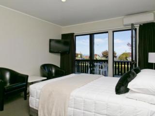 Le Chalet Suisse Motel Taupo