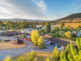 PARKLANDS MOTOR LODGE 