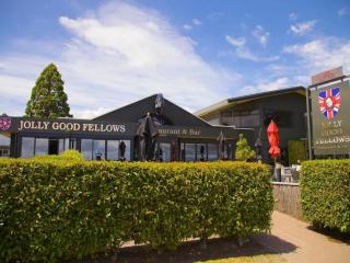 Jolly Good Fellows, Taupo