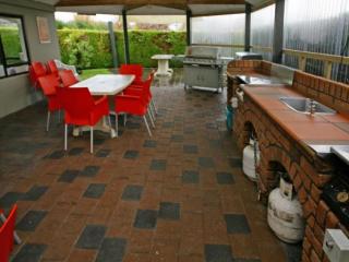 COOKING & BBQ FACILITIES