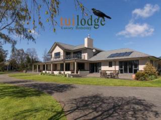 Tui Lodge Luxury Homestay, Bed & Breakfast, Turangi