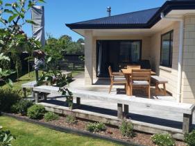 OUTDOOR ENTERTAINING
