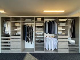 IN-STORE SHOWROOM